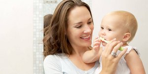 Mikor kezdjem el mosni kisbabám fogait? Tippek a szájhigiénia bevezetéséhez